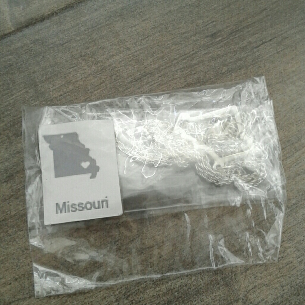 Brand new Missouri shape state necklace silver